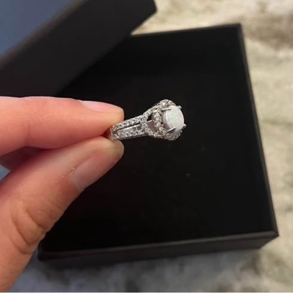 Sterling silver ring. Size 5 - Picture 2 of 4